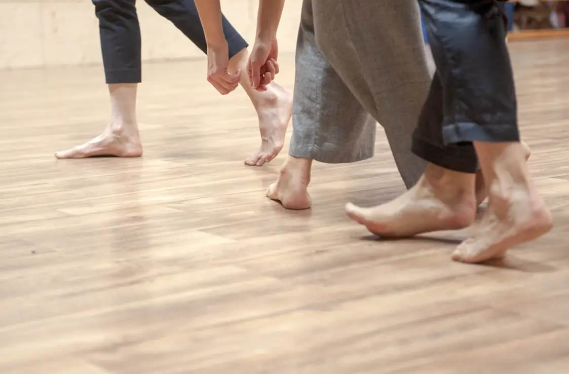 Ground & stillness for dancing. Workshop Tanzimprovisation